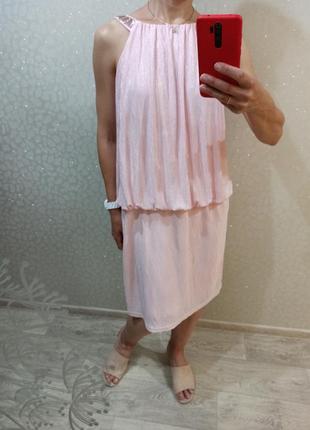 Красивейшее нарядное нежно-розовое платье из ткани с жатым эффетом