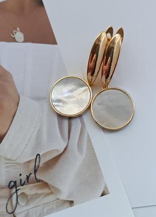 ♥️ перламутрові сережки стильні золоті сережки з перламутром красивые золотые серьги перламутровые3 фото
