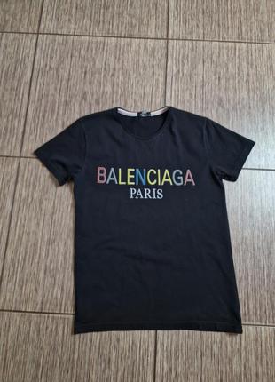 Стильная футболка balenciaga