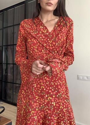 Терракотовое платье миди в цветочный принт, платье в винтажном стиле на запах в цветочек2 фото