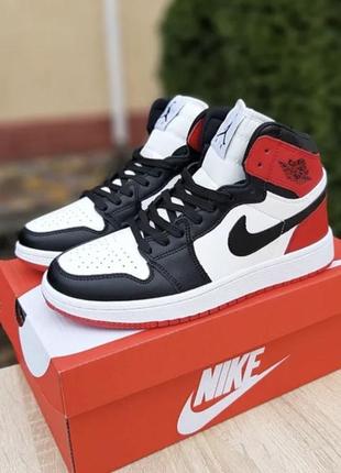 Кросівки завищені nike air jordan 1 retro  white red black / высокие демисезонные кроссовки найк джордан белые с красным и чёрным5 фото