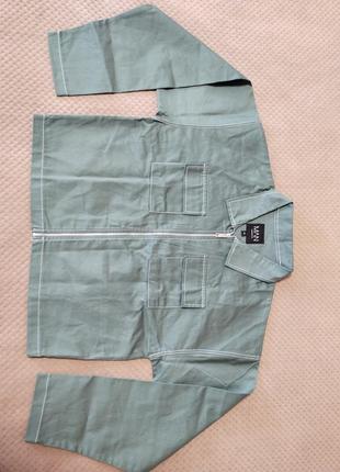 Мужская джинсовая легкая куртка зеленого цвета boohoo