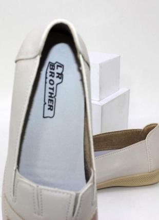 Зручні жіночі бежеві туфлі з боків резинки6 фото