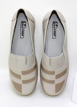 Зручні жіночі бежеві туфлі з боків резинки5 фото