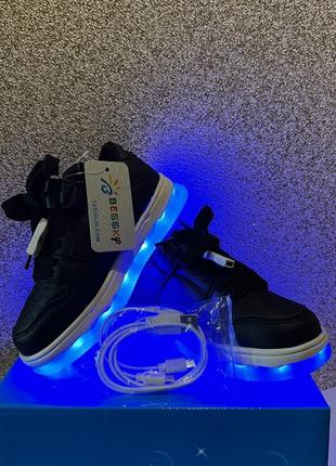 Кроссовки с подсветкой, usb шнур в комплекте1 фото