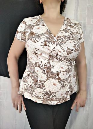 Блузка, футболка на запах с нежным принтом