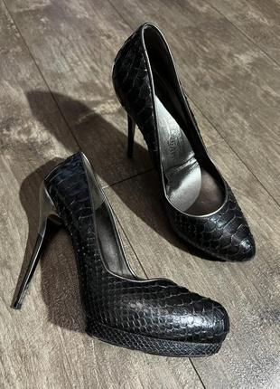 Feraggamo - оригинальные туфли из змеиной кожи
