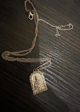 Предохранение праздника матрона в позолоте