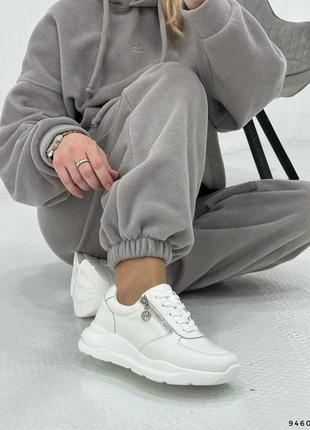 Женские кожаные белые кроссовки