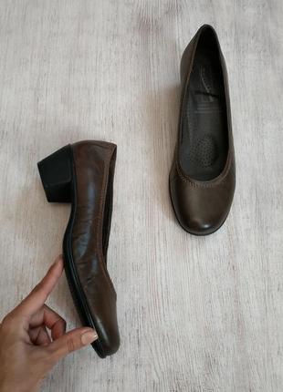 Medicus классические кожаные туфли на удобном каблуке в шоколадном цвете1 фото