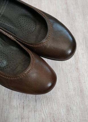 Medicus классические кожаные туфли на удобном каблуке в шоколадном цвете7 фото