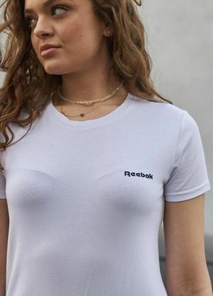 Жіноча футболка reebok біла3 фото