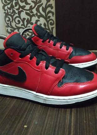 Женские кожаные кроссовки nike air jordan 1 gs low gym red