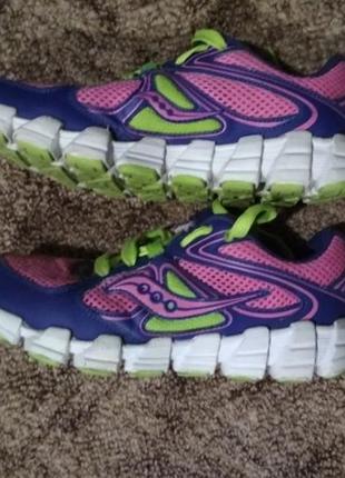 Фирменные кроссовки saucony , длина стельки 19 см