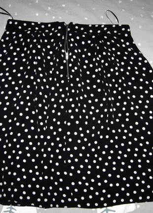 Легкая вискозная черная юбка в белый горох tu р.50 за колено2 фото