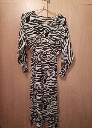 Стильное платье с принтом "зебра" из вискозы от tchibo (немечковая). размер 38 евро4 фото