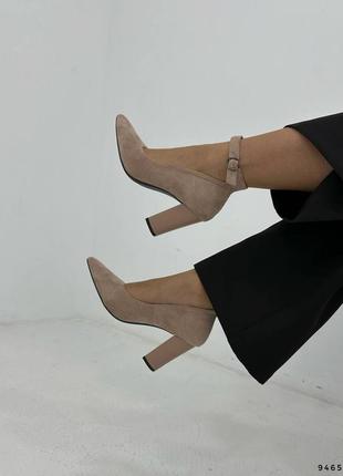 Женские туфли на каблуке с ремешком7 фото