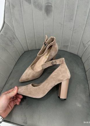 Женские туфли на каблуке с ремешком10 фото