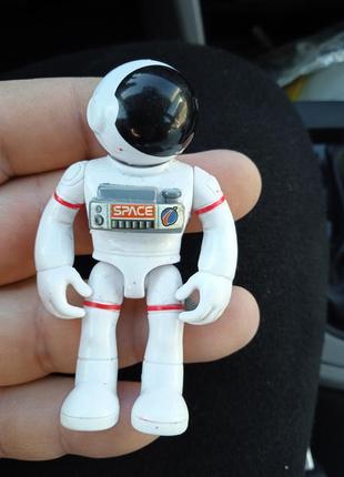 Детская игрушка космонавт