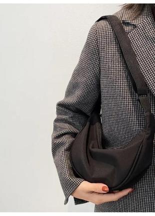 Стильна чорна бананка спортивна сумка багет крос боді текстиль стиль uniqlo2 фото