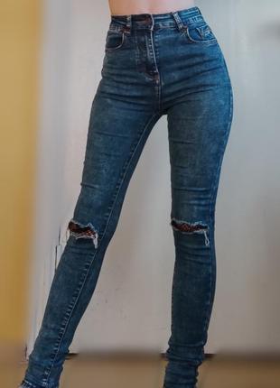 Скінні джинси сині жіночі. звужені джинси з розрізом на колінах2 фото