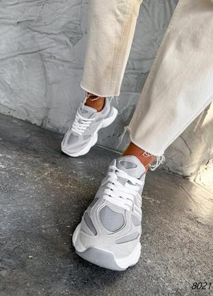 Серые кожаные замшевые комбинированные кроссовки на белой толстой грубой массивной подошве платформе4 фото