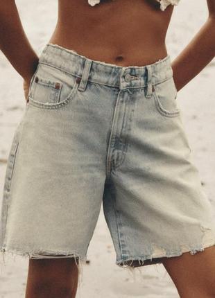 Шорты джинсовые с потертостями рваные длинные1 фото