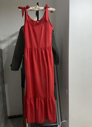 Красное летнее платье в пол на завязках