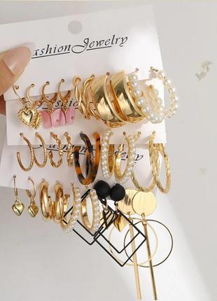 Комплект сережок жіночих золотого кольору 18шт комплект женских сережек золотого цвета