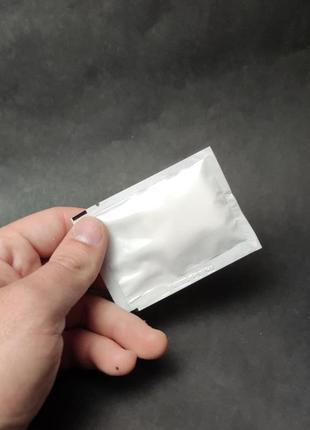 Набор одноразовых приборов (вилка + влажная салфетка + зубочистка + перец) в...