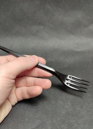 Набор одноразовых приборов (вилка + влажная салфетка + зубочистка + перец) в...