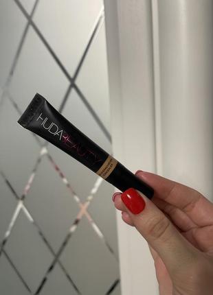 Консилер huda beauty the overachiever concealer