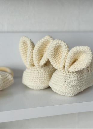 Пинетки зайчики для новорожденного на выписку на крестины ручная работа