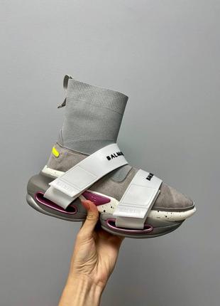 Женские высокие кроссовки хайтопы balmain b-bold sneakers ‘grey’/ ботинки. сапоги, удлиненный носок бальман серые обувь на весну 20249 фото