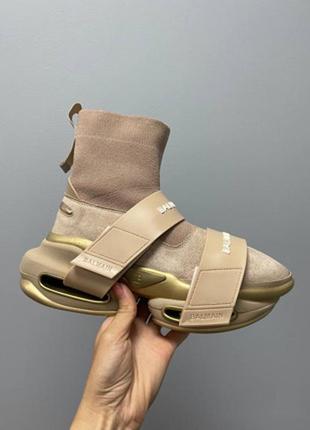 Женские высокие кроссовки хайтопы balmain b-bold sneakers ‘beige’/ ботинки. сапоги, удлиненный носок бальман черные обувь на весну 2024