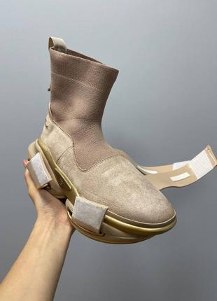 Женские высокие кроссовки хайтопы balmain b-bold sneakers ‘beige’/ ботинки. сапоги, удлиненный носок бальман черные обувь на весну 20243 фото