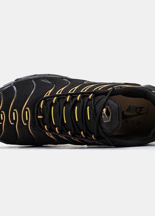 Мужские кроссовки черные с золотым в стиле nike air max tn plus cordura3 фото