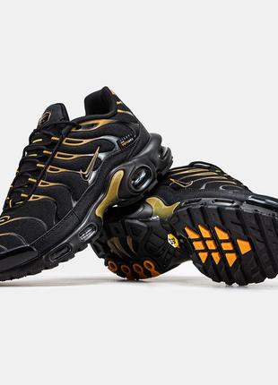 Мужские кроссовки черные с золотым в стиле nike air max tn plus cordura9 фото