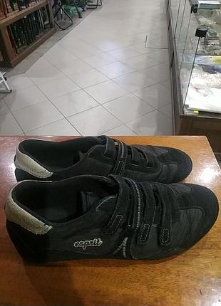 Женские кроссовки