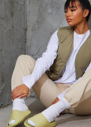 Шльопанці на гумовій ребристій підошві кольору хакі 37 prettylittlething