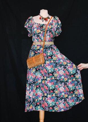 Сукня 24 батал з широкою спідницею в романтичному стилі відрізна в квіточку.