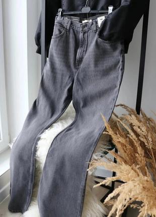 Трендовые темно серые джинсы от levi's2 фото