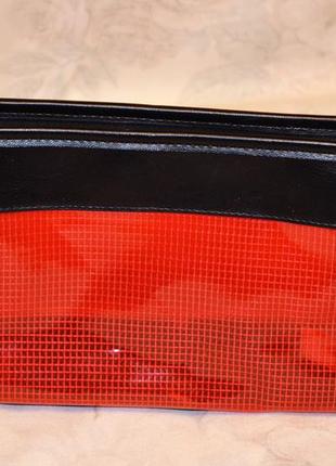 Косметичка червоно-чорного кольору dkny6 фото