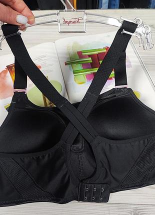 Спортивний бюстгальтер triumph triaction magic motion pro mwp