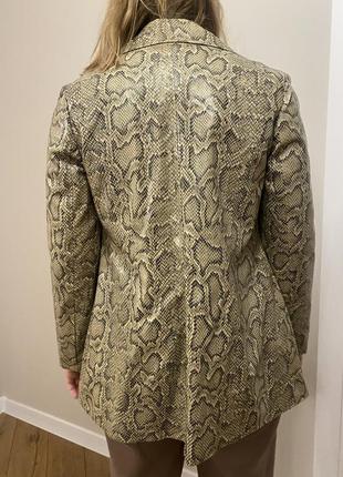 Стильный пиджак, змеиный принт.3 фото
