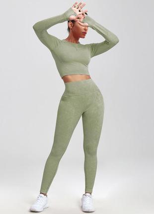 Комплект топ и лосины с эффектом пуш-ап
