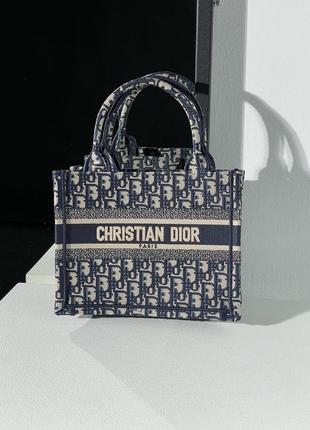 Жіноча сумка dior small book tote ecru and blue dior oblique embroidery4 фото