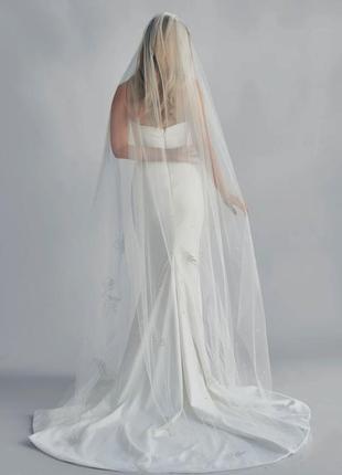 Весільна фата з перлинами та листочками
