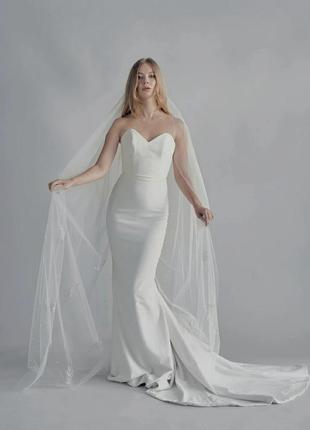 Весільна фата з перлинами та листочками