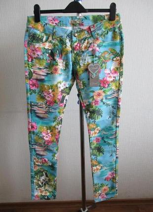 Sale ! джинсы штаны в цветочный принт axel accessories